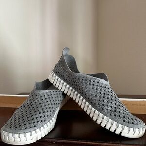 Ilene Jacobsen Tulip Perforated Slip On Sneakers.  Size 7